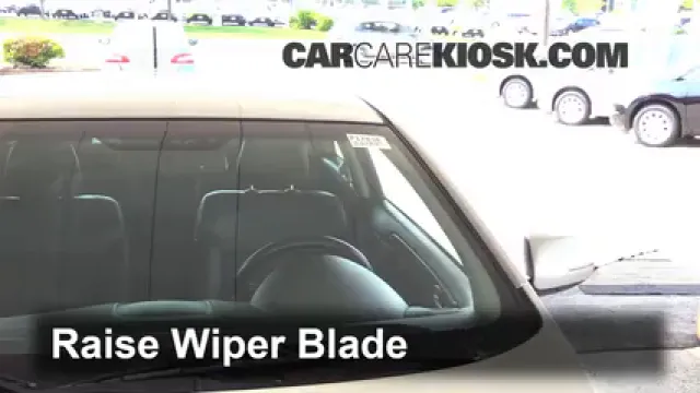 2013 Kia Forte Koup SX 2.4L 4 Cyl. Balais essuie-glace avant Changer les balais des essuie-glace